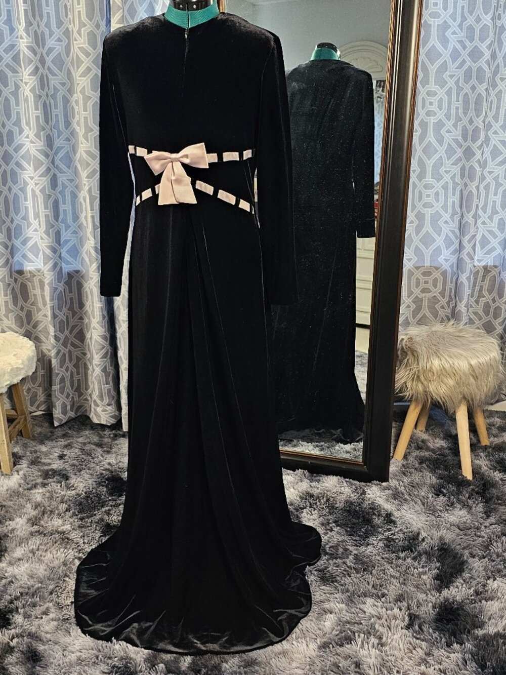 Raza New York Black Velvet Maxi Gown w/ Blush Ribbon Bow – Size (Vintage) Small